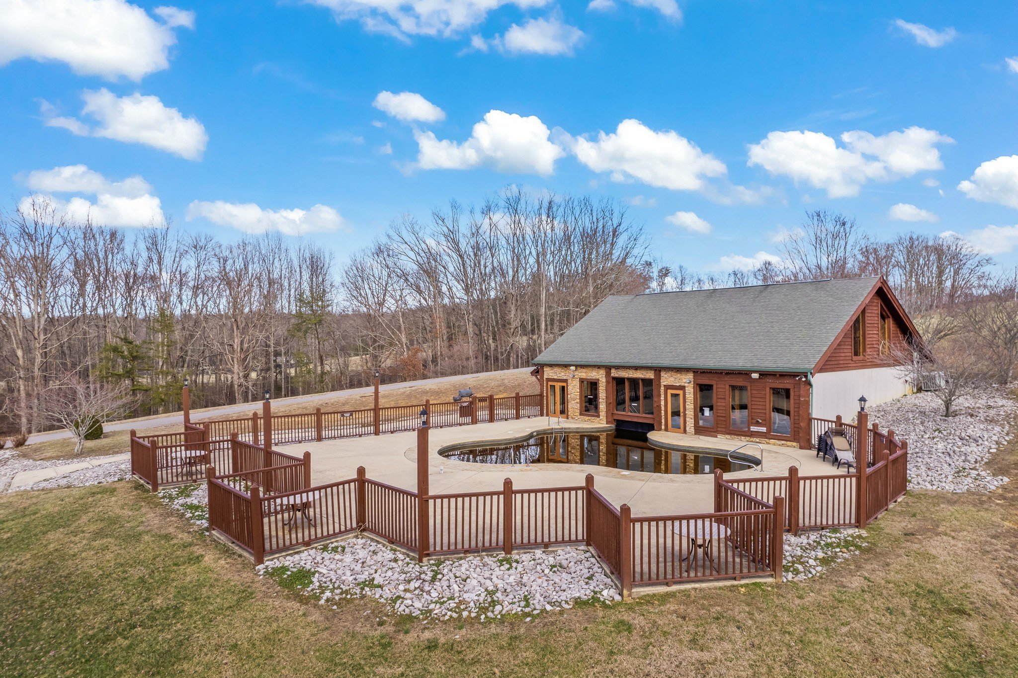 25 High Meadow Dr, Spencer, TN  38585