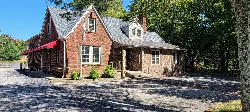 2416 Memorial Blvd, Springfield, TN  37172