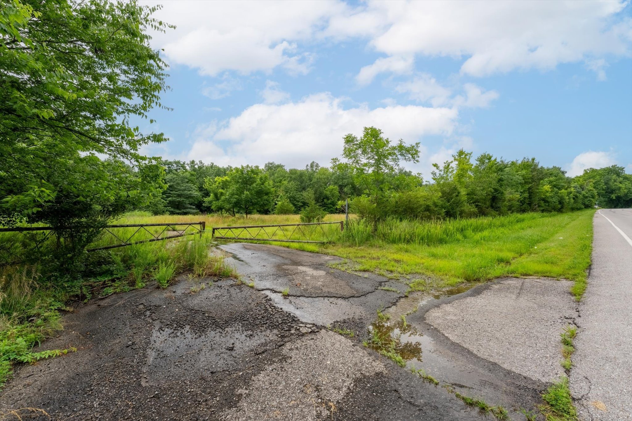 Gatlin Street, Clarksville, TN  37040