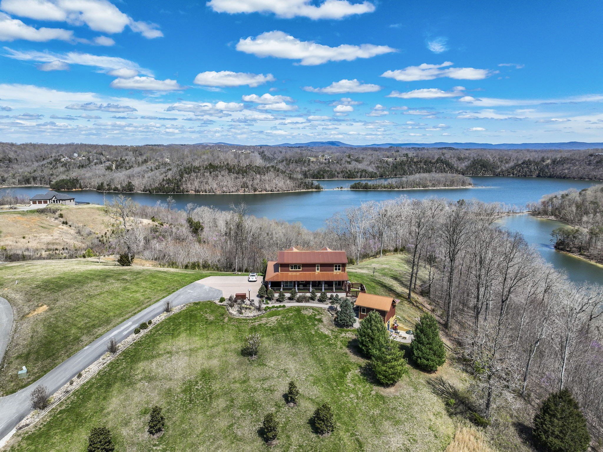 1520 Holly Bend Dr, Byrdstown, TN  38549