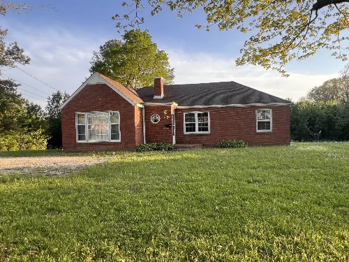 820 Rossview Rd, Clarksville, TN  37043