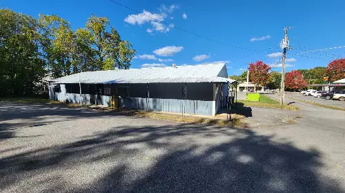302 W Main St, Waverly, TN  37185