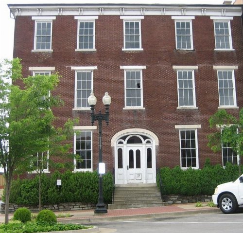 706 N Main St, Columbia, TN  38401