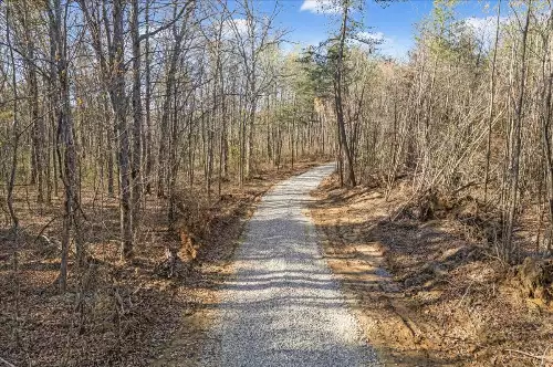 1 Seagroves Rd, Tracy City, TN  37387