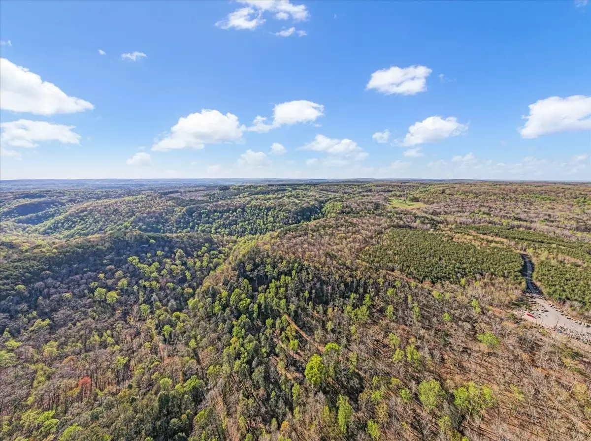 1 Seagroves Rd, Tracy City, TN  37387