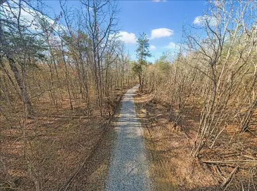 1 Seagroves Rd, Tracy City, TN  37387