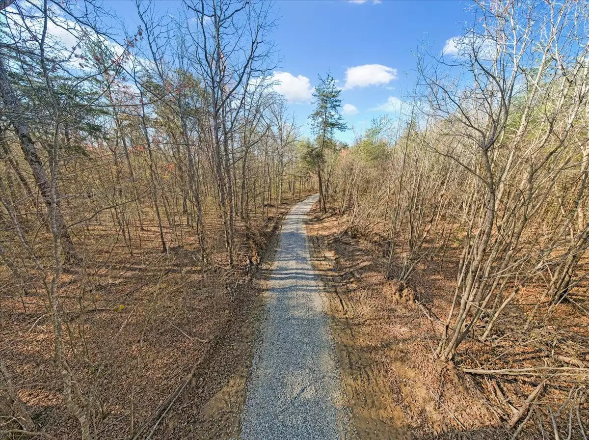 1 Seagroves Rd, Tracy City, TN  37387