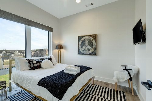 815 Main St, Nashville, TN  37206