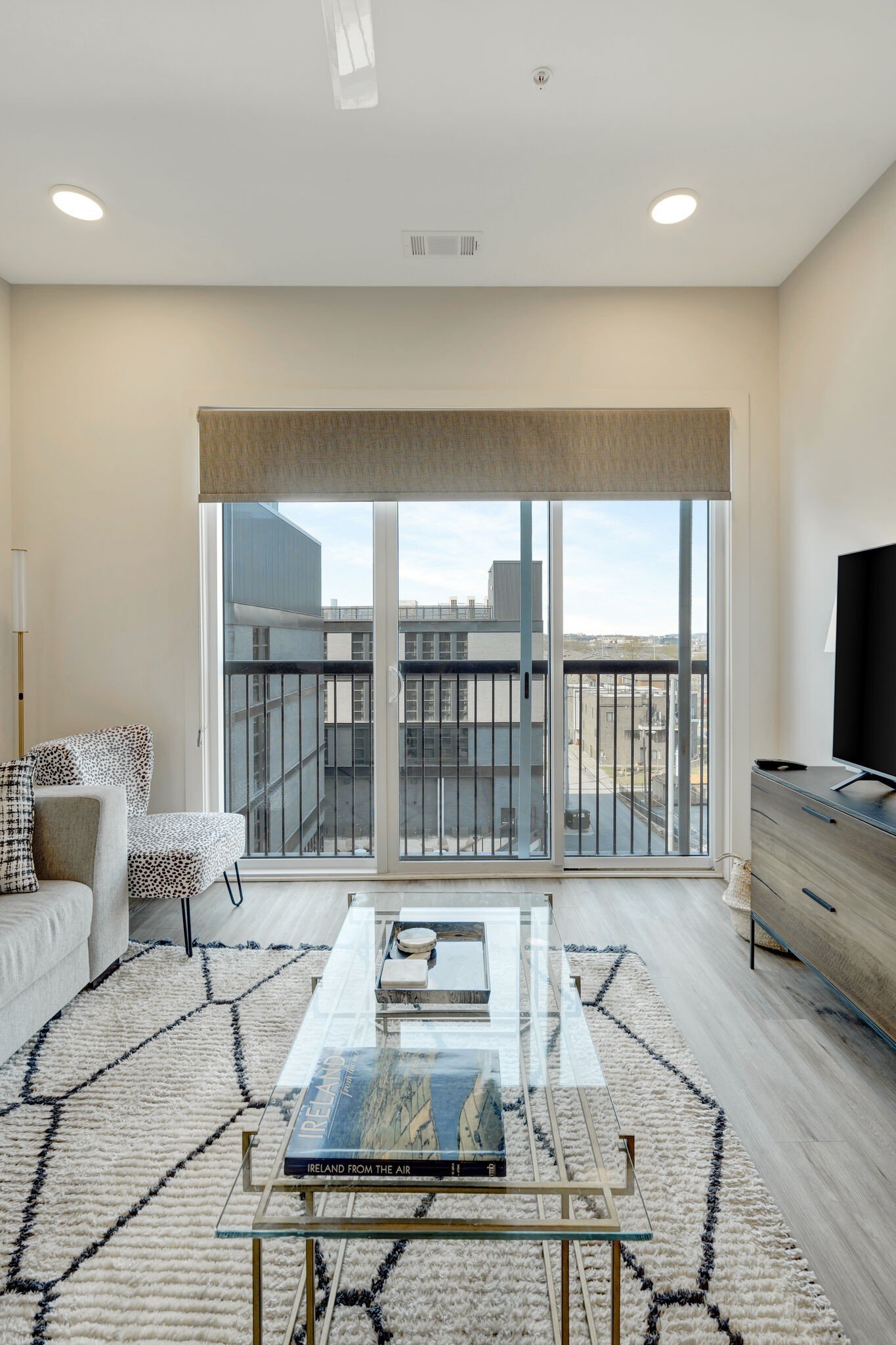 815 Main St, Nashville, TN  37206