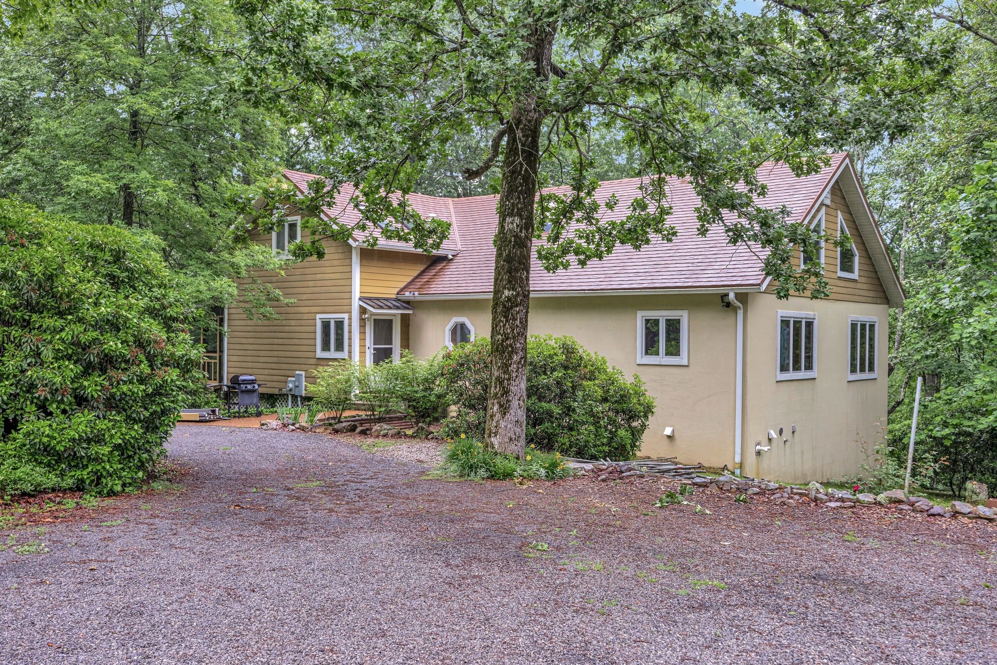 943 Old CCC Rd, Sewanee, TN  37375