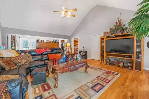 431 Jack Thomas Dr, Manchester, TN  37355