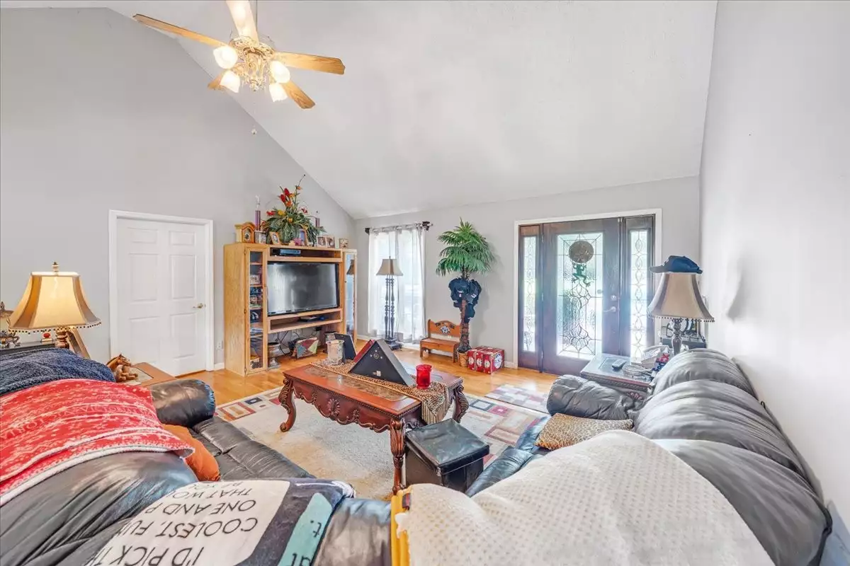 431 Jack Thomas Dr, Manchester, TN  37355