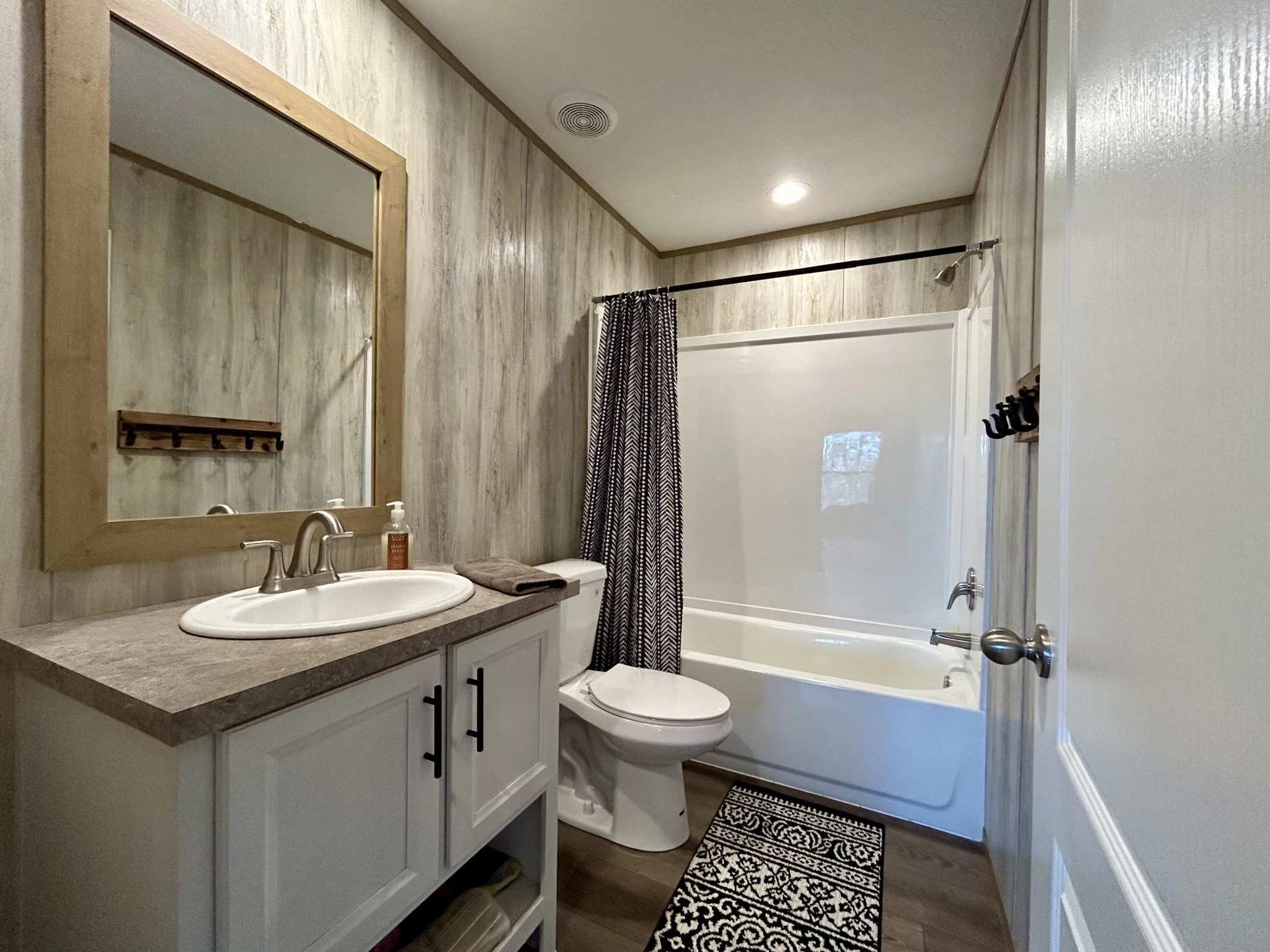 443 Sickler Rd, Hohenwald, TN  38462