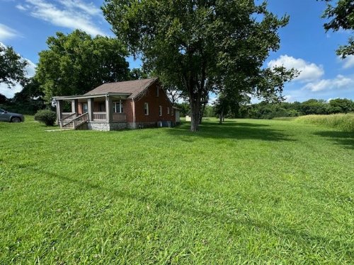 124 Sanders Ferry Rd, Hendersonville, TN  37075