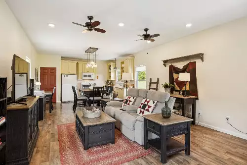 4215 Hampshire Pike, Hampshire, TN  38461