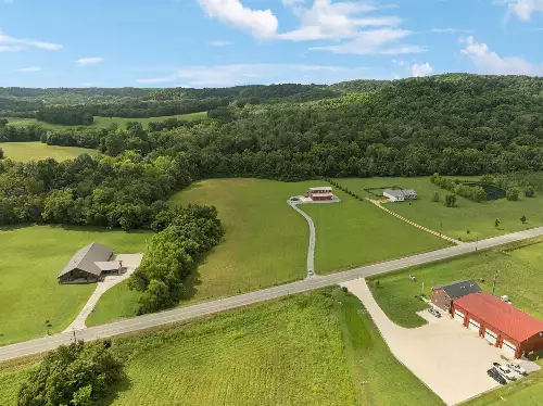 4215 Hampshire Pike, Hampshire, TN  38461