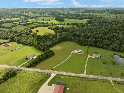 4215 Hampshire Pike, Hampshire, TN  38461