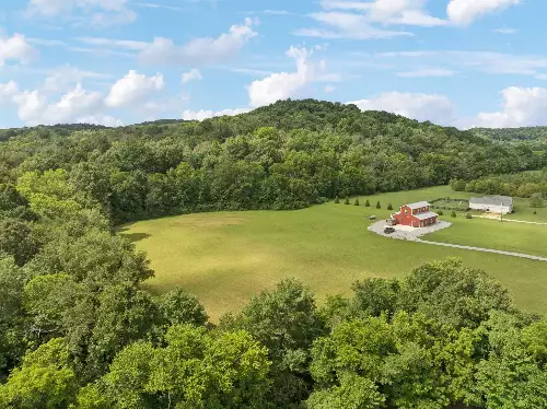 4215 Hampshire Pike, Hampshire, TN  38461