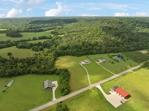 4215 Hampshire Pike, Hampshire, TN  38461