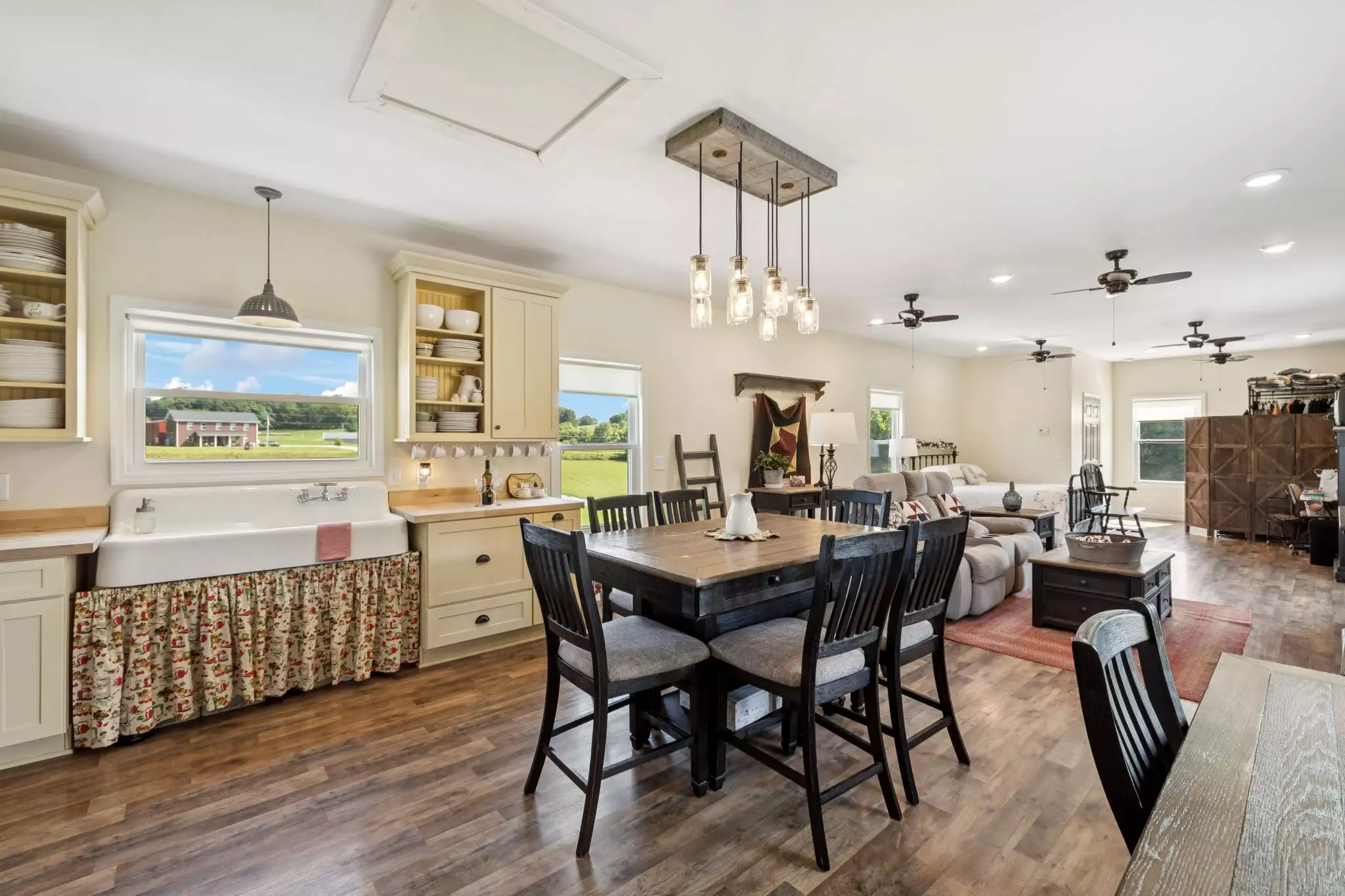 4215 Hampshire Pike, Hampshire, TN  38461