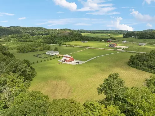 4215 Hampshire Pike, Hampshire, TN  38461