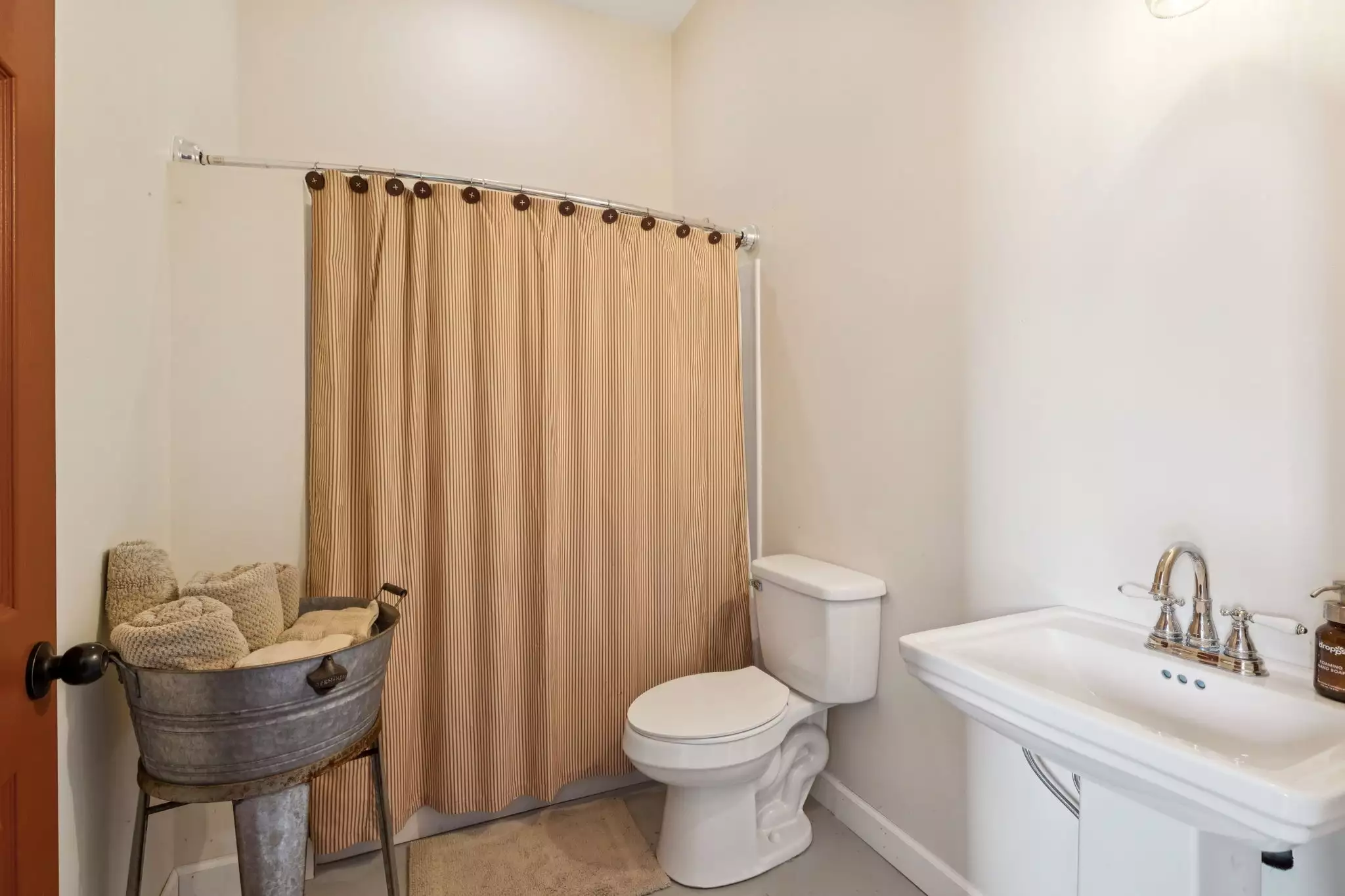 4215 Hampshire Pike, Hampshire, TN  38461