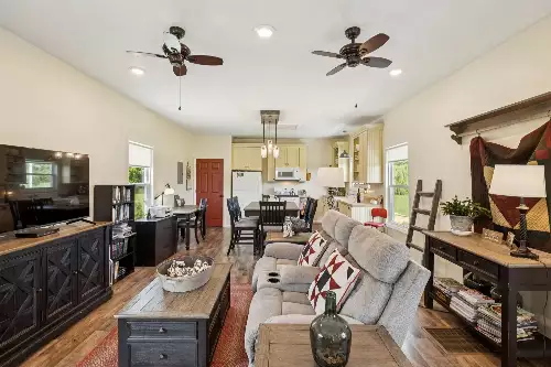 4215 Hampshire Pike, Hampshire, TN  38461