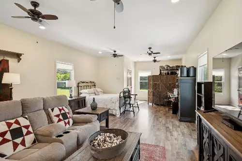 4215 Hampshire Pike, Hampshire, TN  38461