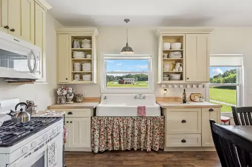 4215 Hampshire Pike, Hampshire, TN  38461