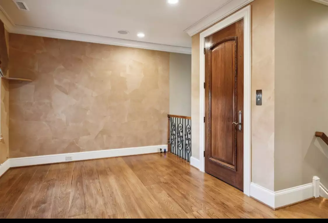 102 W End Close, Nashville, TN  37205