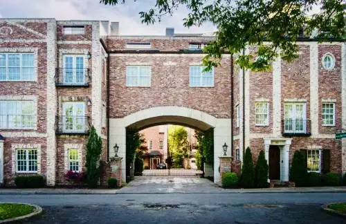 102 W End Close, Nashville, TN  37205