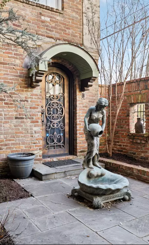 102 W End Close, Nashville, TN  37205