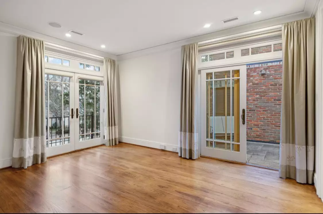 102 W End Close, Nashville, TN  37205