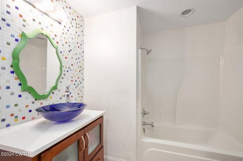 588 E Church St, Alamo, TN  38001