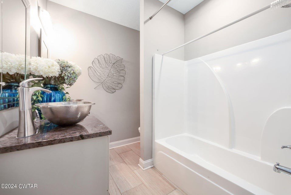 588 E Church St, Alamo, TN  38001