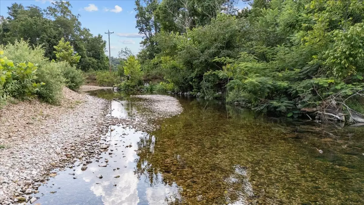 Nix Lane, Waverly, TN  37185