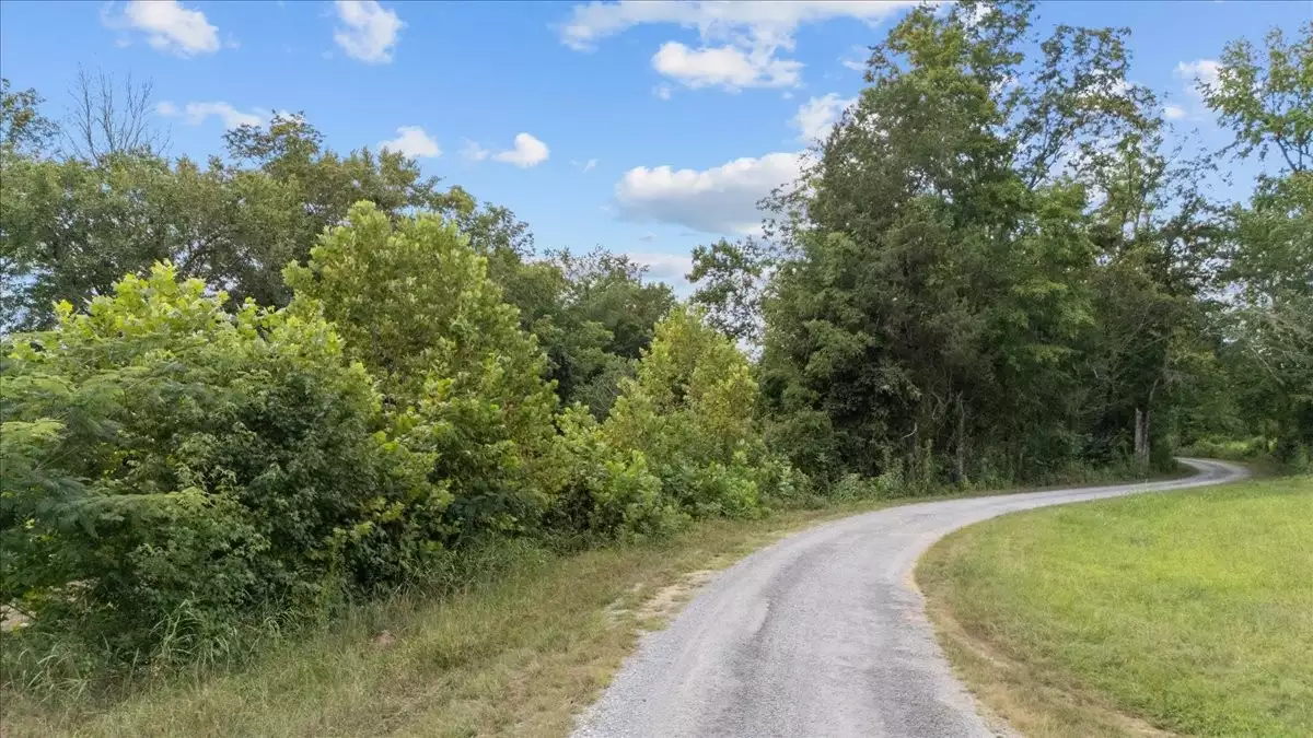 Nix Lane, Waverly, TN  37185