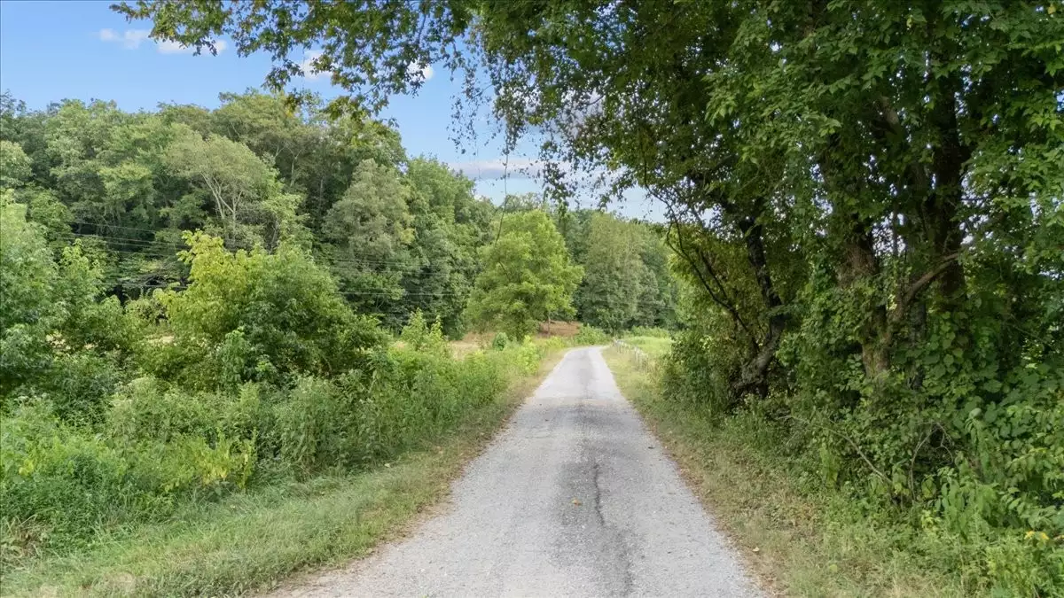 Nix Lane, Waverly, TN  37185