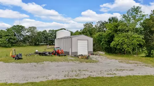 1802 Old Nashville Dirt Rd, Shelbyville, TN  37160