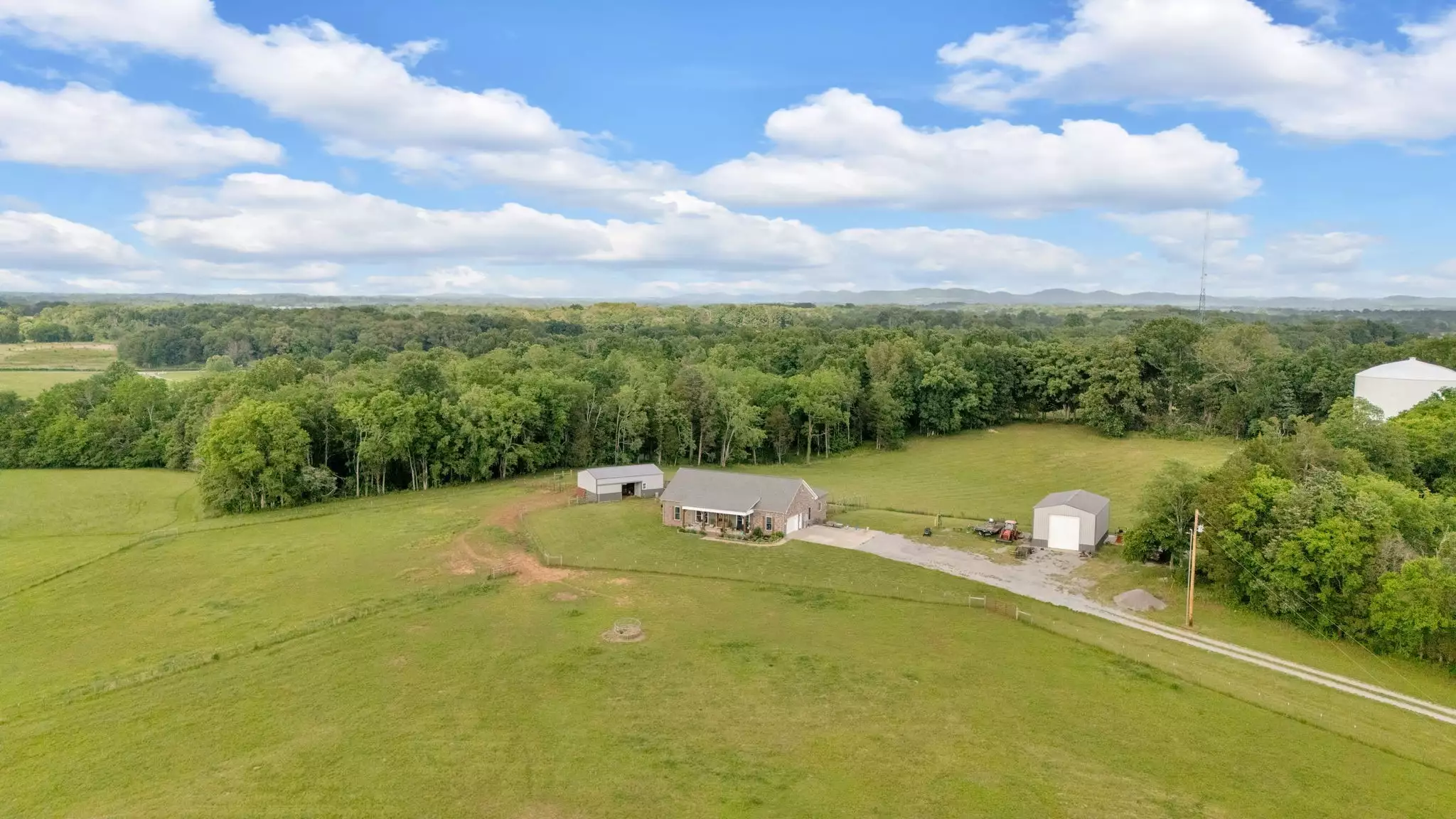 1802 Old Nashville Dirt Rd, Shelbyville, TN  37160