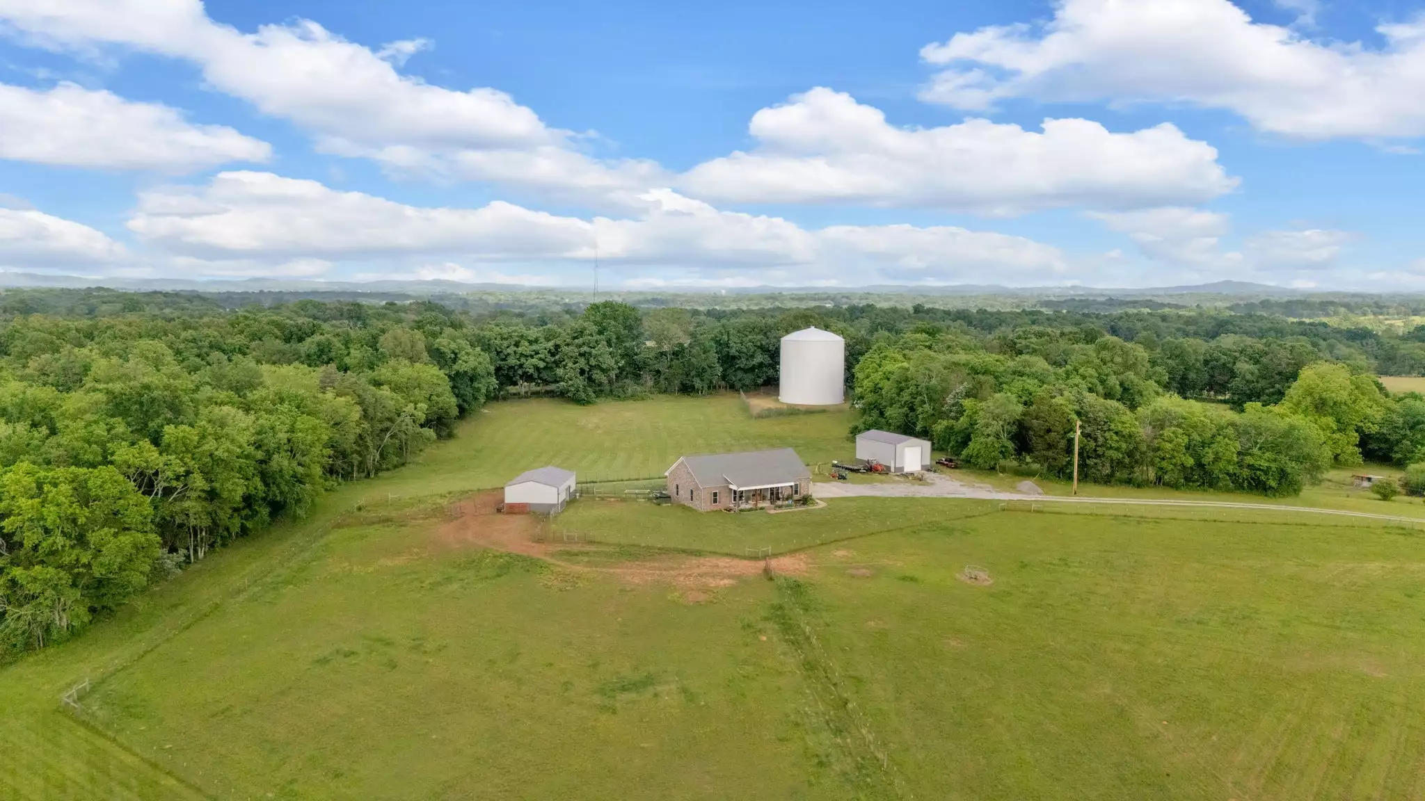 1802 Old Nashville Dirt Rd, Shelbyville, TN  37160