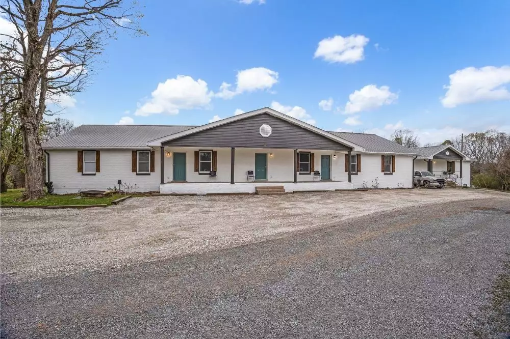 151 Covington Ln, Dickson, TN  37055