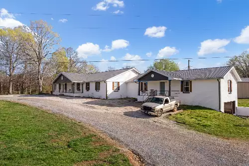 151 Covington Ln, Dickson, TN  37055