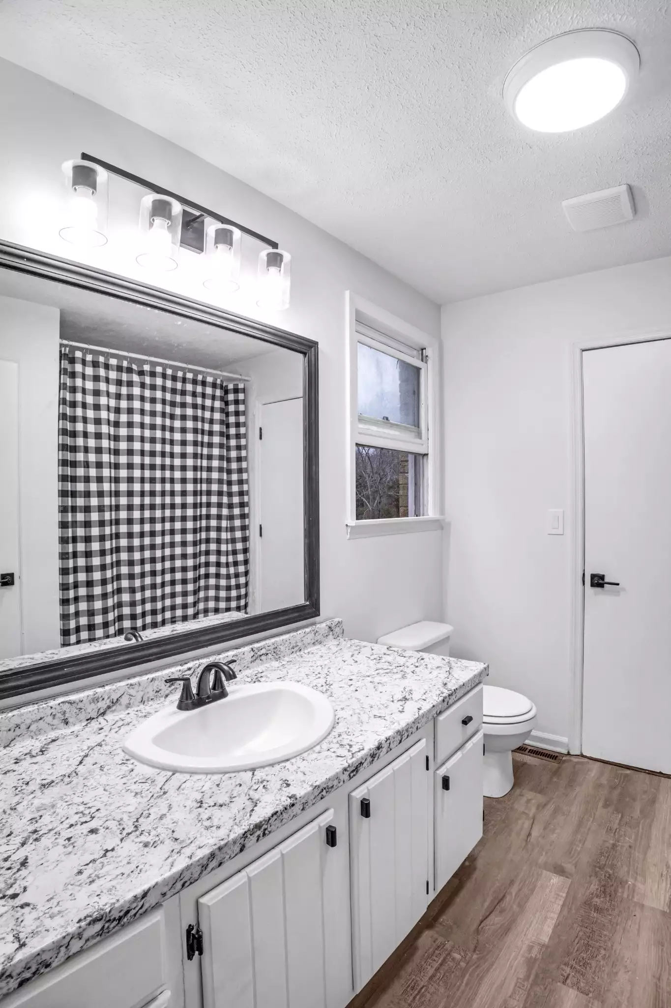 151 Covington Ln, Dickson, TN  37055