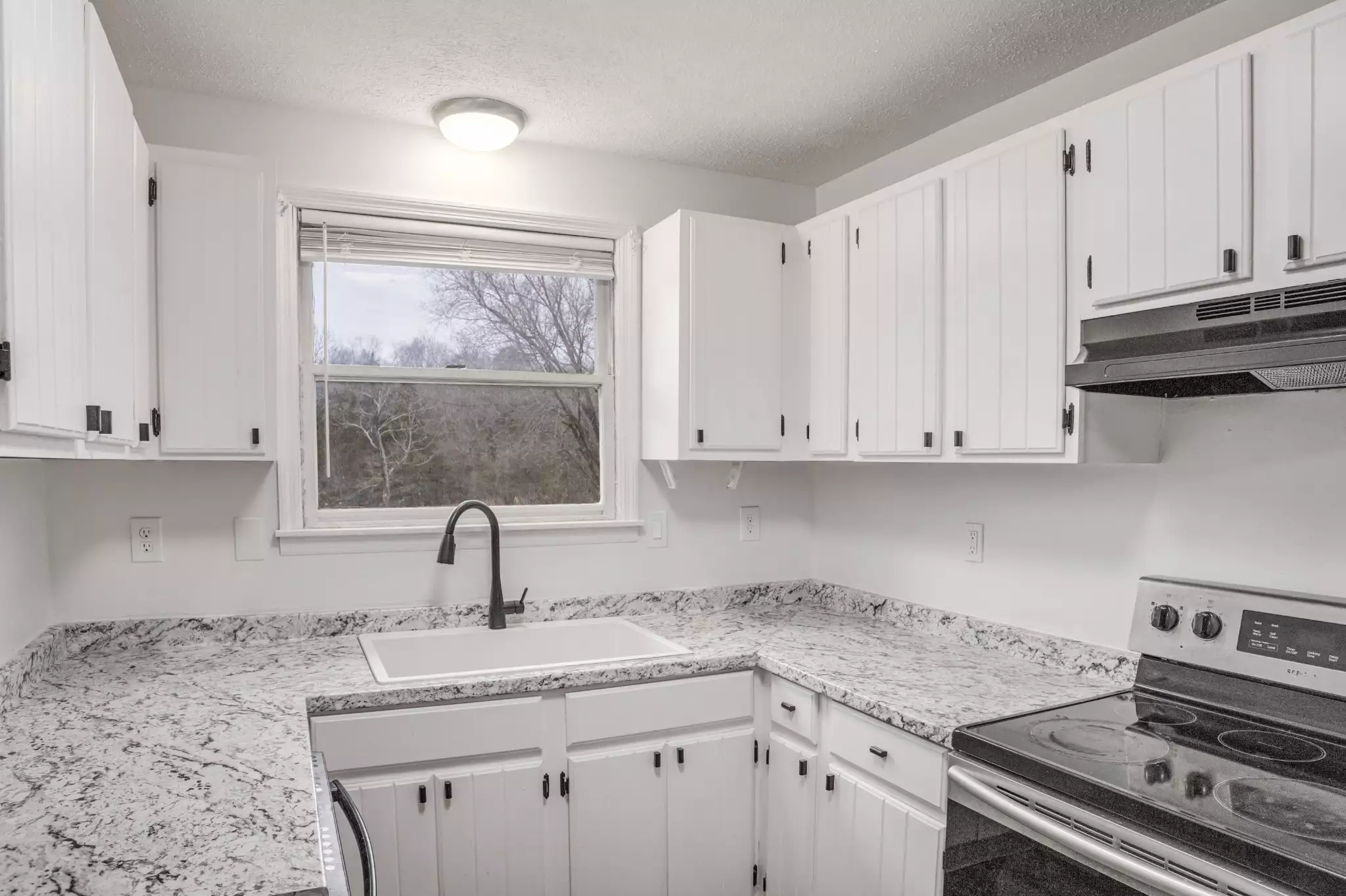 151 Covington Ln, Dickson, TN  37055