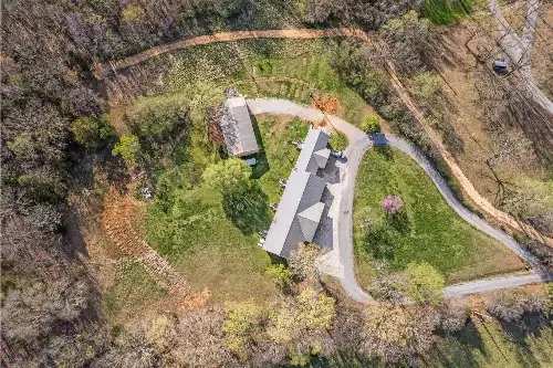 151 Covington Ln, Dickson, TN  37055