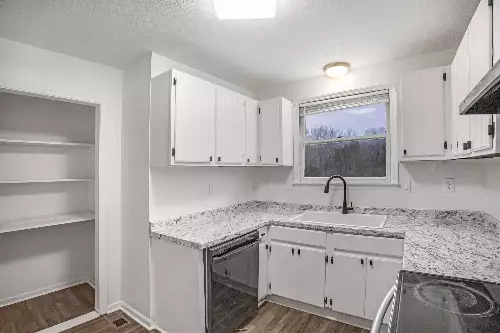 151 Covington Ln, Dickson, TN  37055