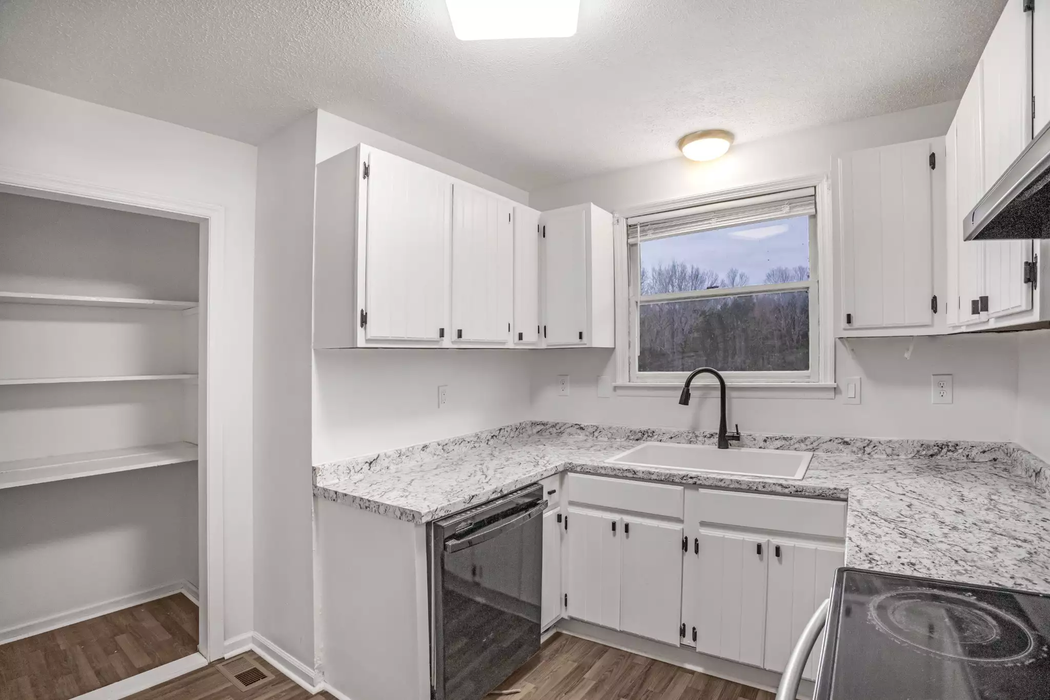 151 Covington Ln, Dickson, TN  37055