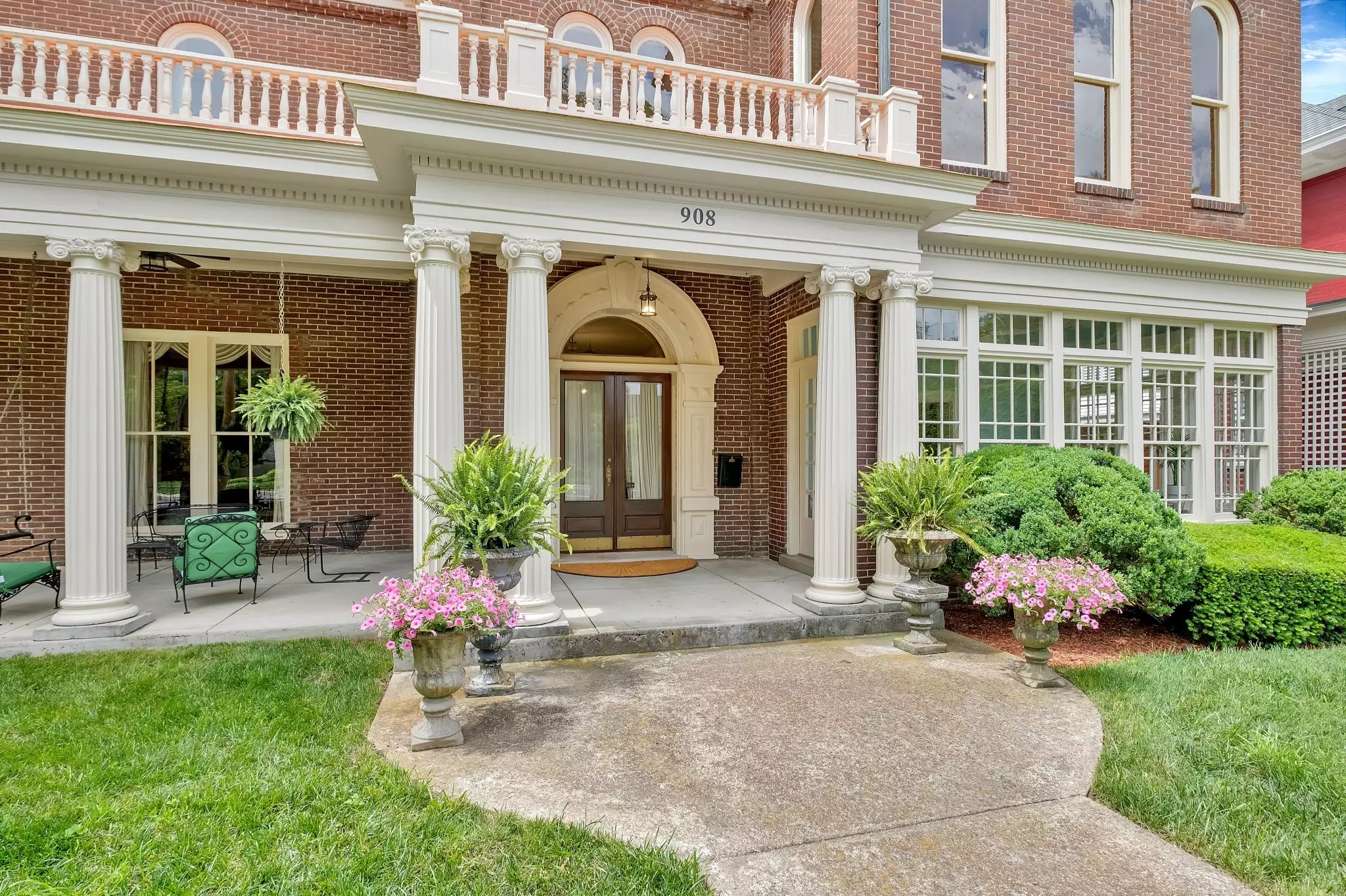 908 W Main St, Franklin, TN  37064