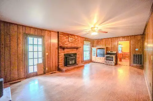 1094B Center Point Rd, Hendersonville, TN  37075